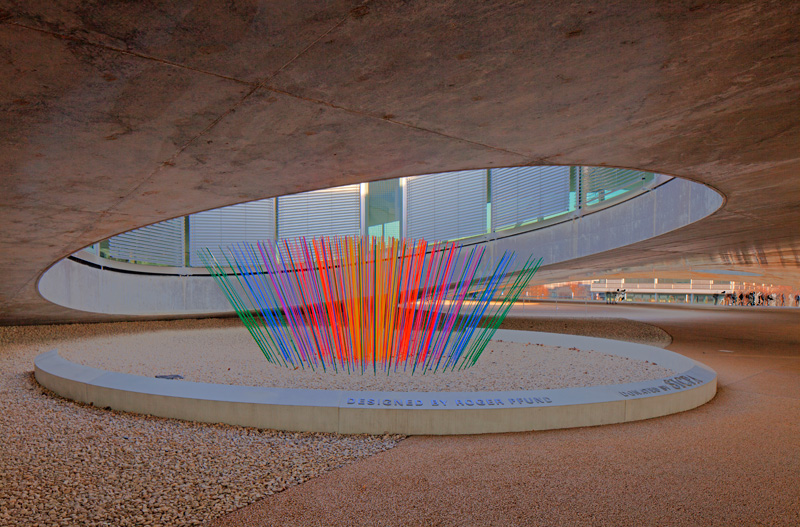Ecole Polytechnique Federale: Rolex Learning Center (SANAA 2010)